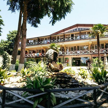 Pitsunda Hotel Pizunda Exterior photo