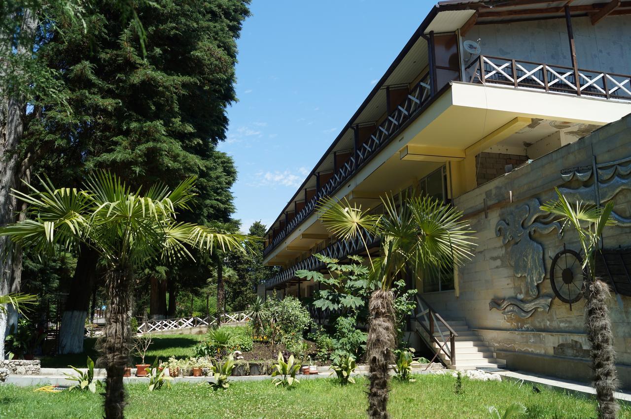 Pitsunda Hotel Pizunda Exterior photo