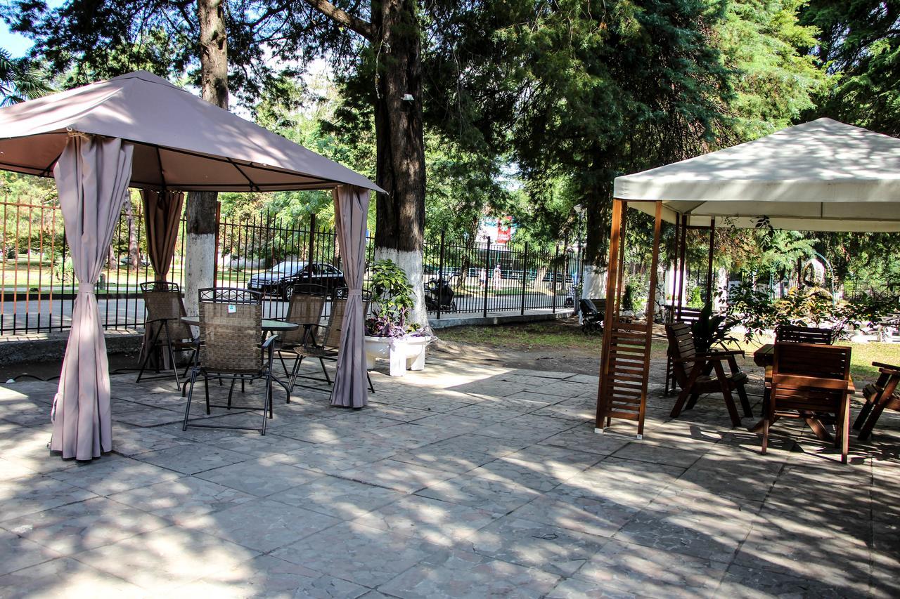 Pitsunda Hotel Pizunda Exterior photo