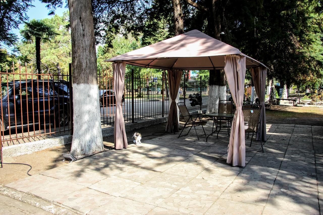 Pitsunda Hotel Pizunda Exterior photo