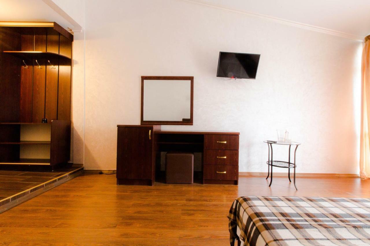 Pitsunda Hotel Pizunda Exterior photo