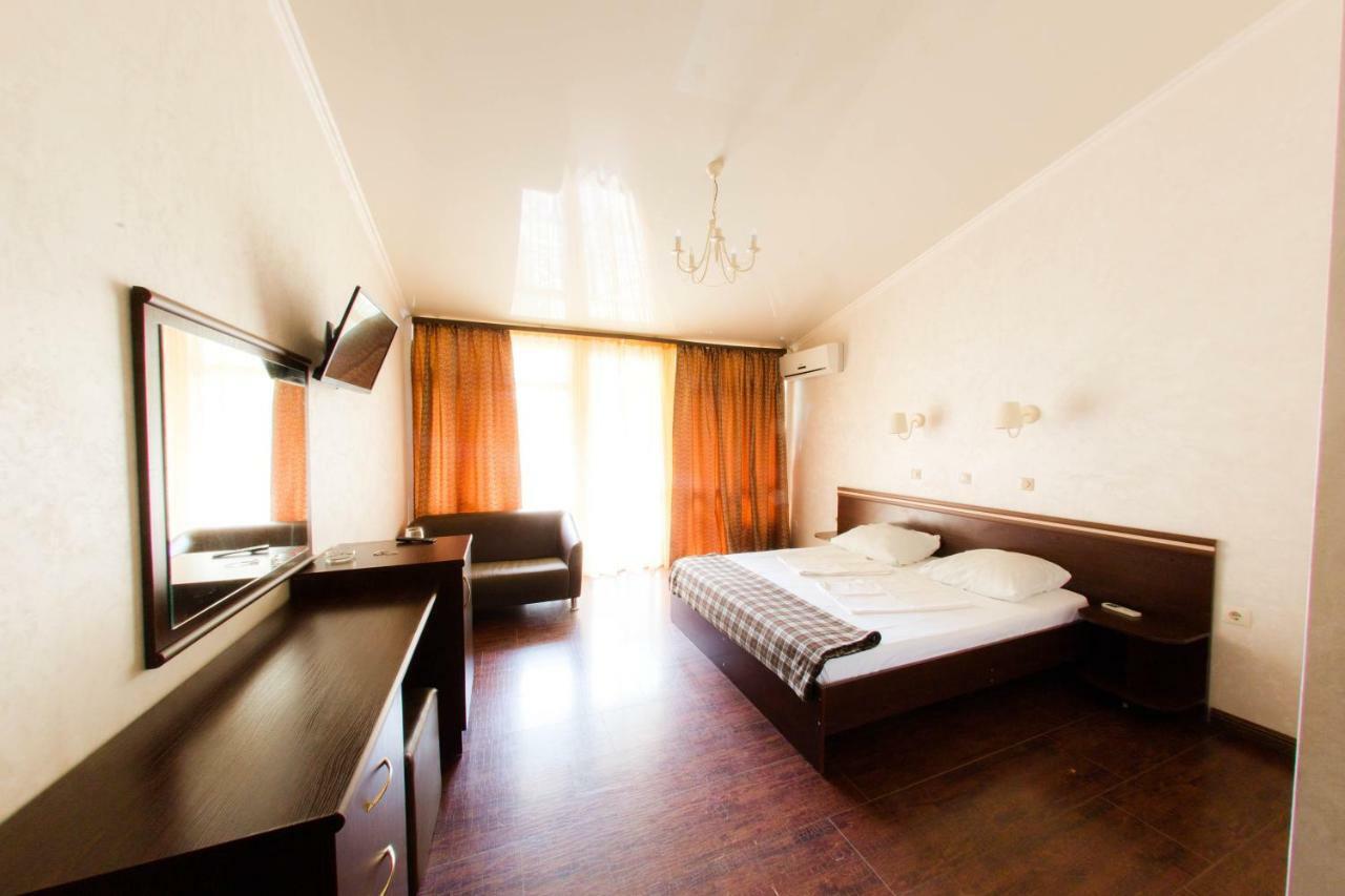 Pitsunda Hotel Pizunda Exterior photo
