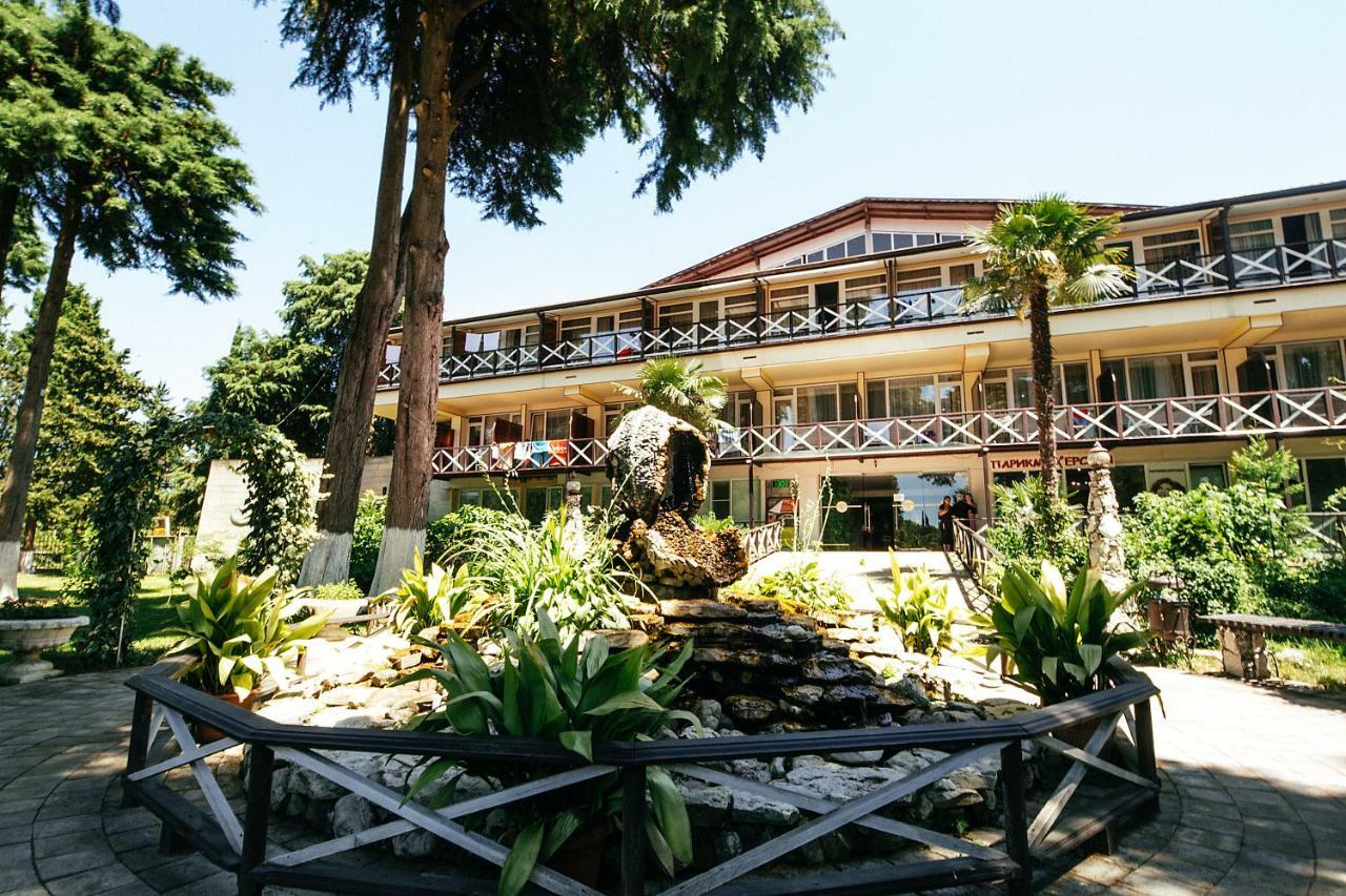 Pitsunda Hotel Pizunda Exterior photo